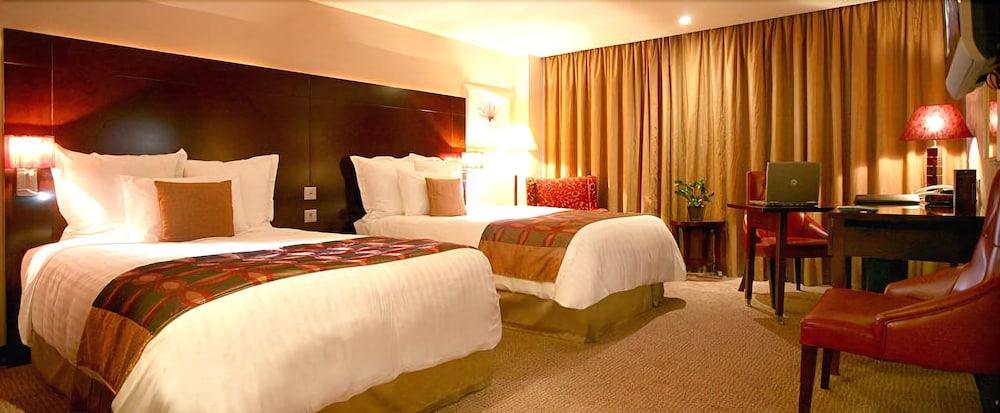 The Savoy Hotel Limerick Junction Exterior foto Deluxe Room