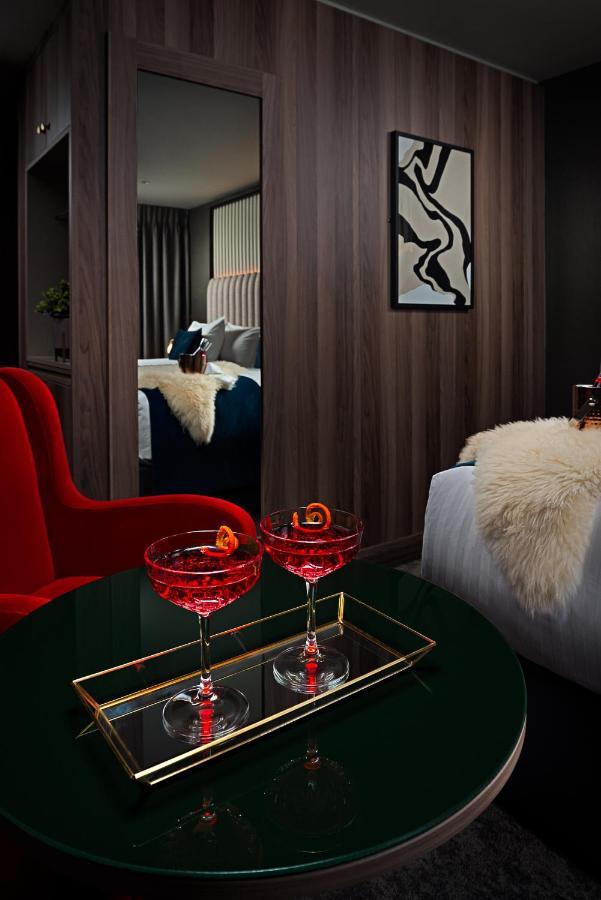 The Savoy Hotel Limerick Junction Exterior foto A room at the hotel