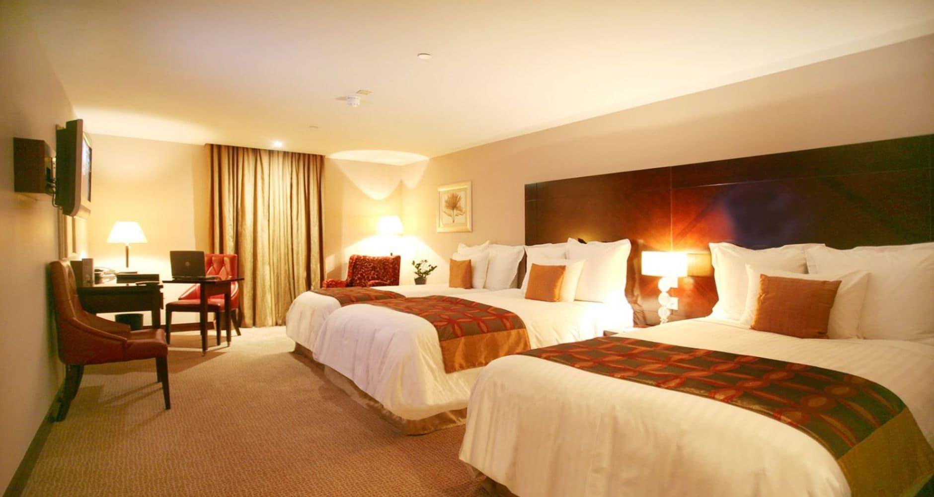The Savoy Hotel Limerick Junction Exterior foto A room at the hotel