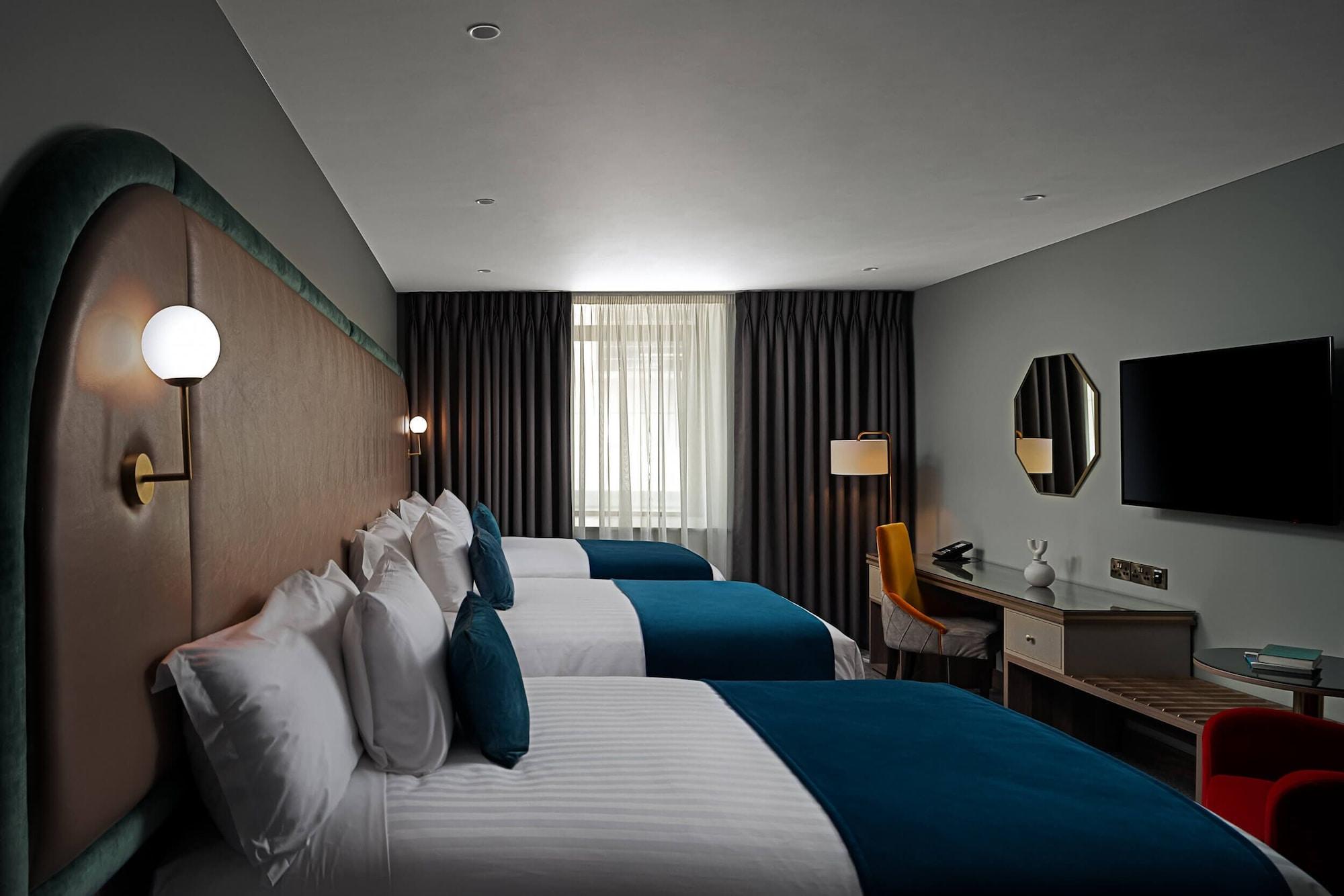 The Savoy Hotel Limerick Junction Exterior foto A room at the hotel