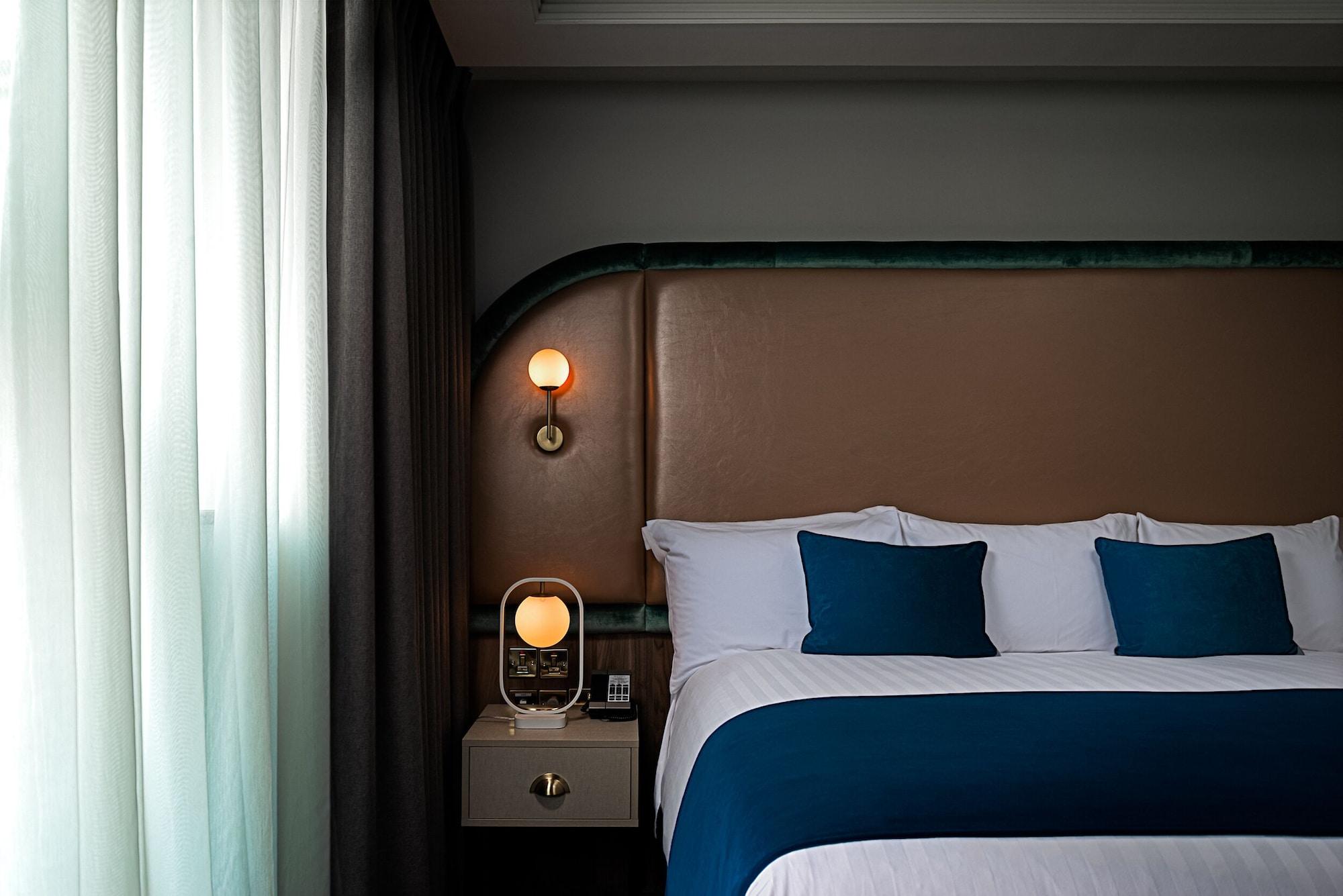 The Savoy Hotel Limerick Junction Exterior foto A bedroom at the hotel