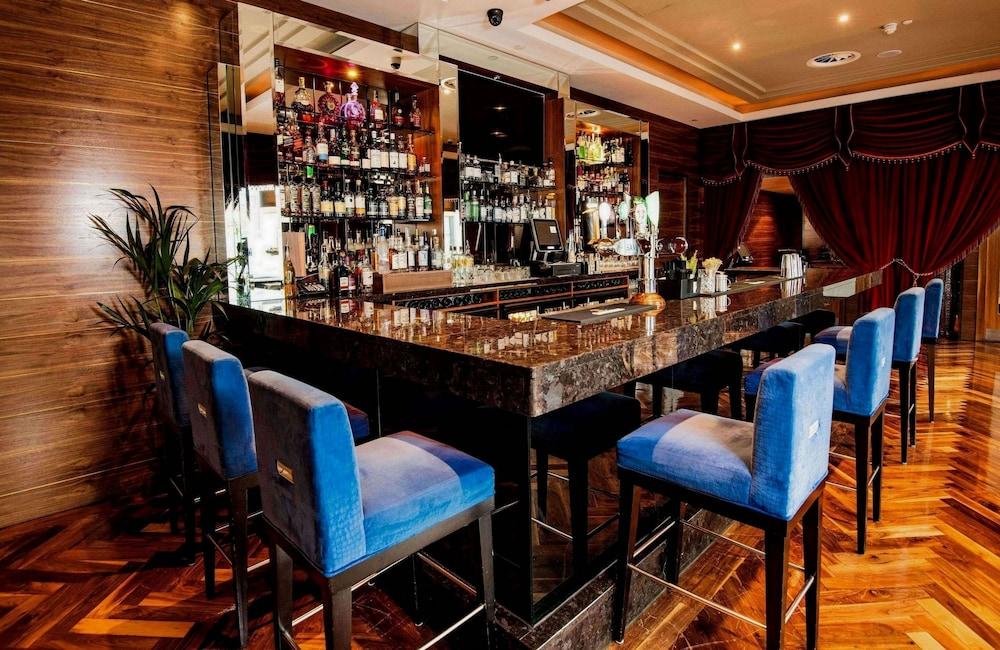 The Savoy Hotel Limerick Junction Exterior foto The bar at the hotel
