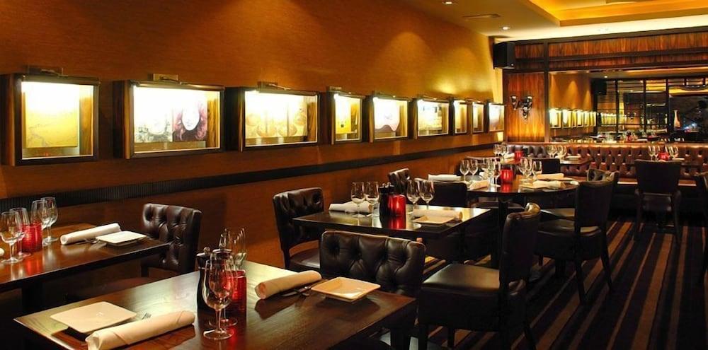 The Savoy Hotel Limerick Junction Exterior foto Interior of the restaurant