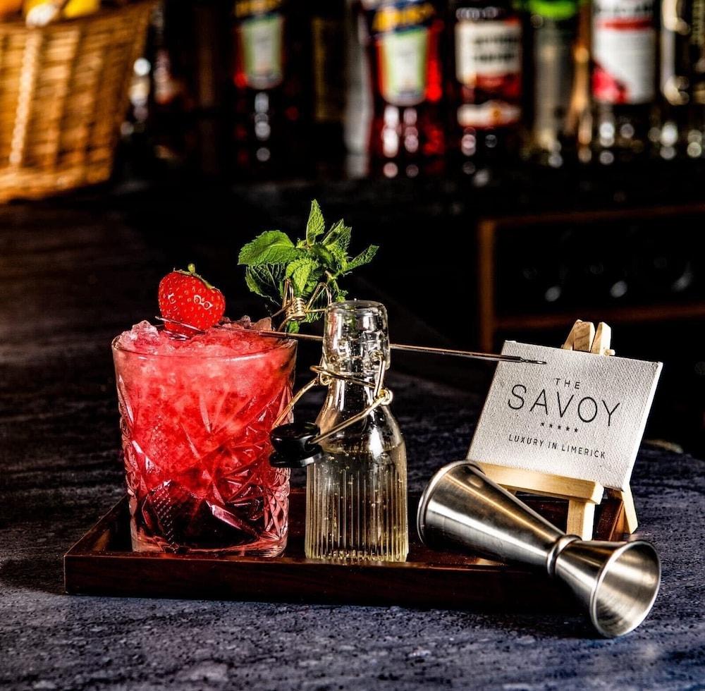 The Savoy Hotel Limerick Junction Exterior foto A cocktail at The Savoy
