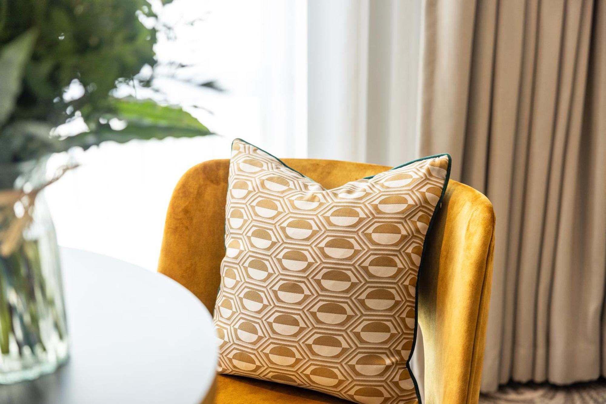 The Savoy Hotel Limerick Junction Exterior foto A throw pillow