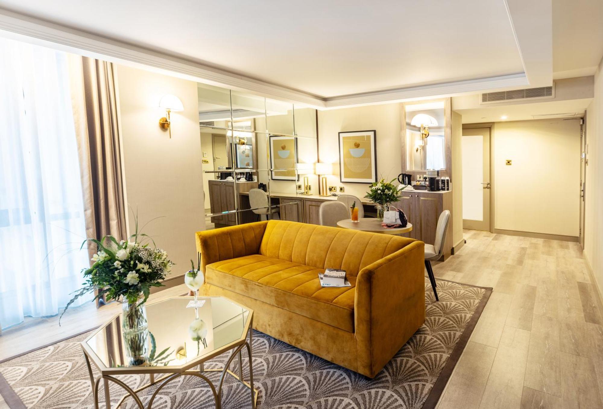 The Savoy Hotel Limerick Junction Exterior foto Suite at the Hilton London West End