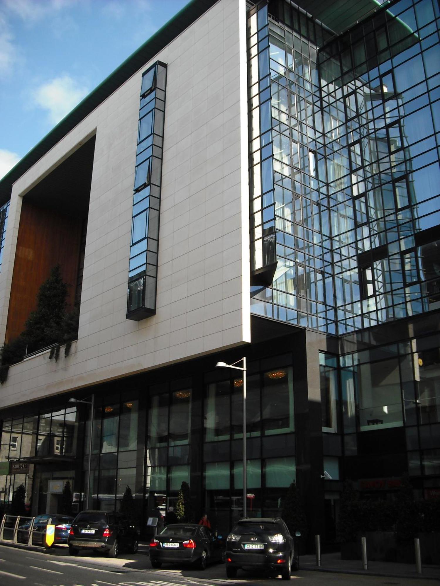 The Savoy Hotel Limerick Junction Exterior foto The new building of the University of Novi Sad