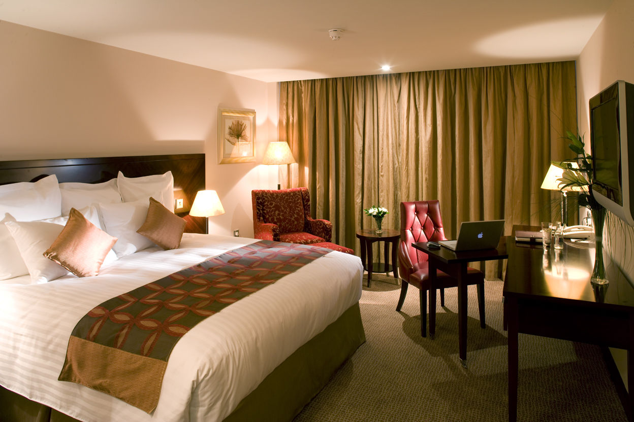 The Savoy Hotel Limerick Junction Exterior foto A room at the hotel
